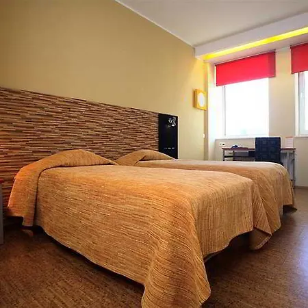 فندق Hestia Seaport 3*