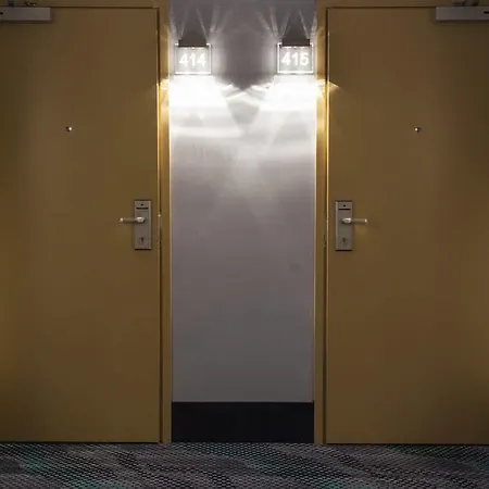 فندق Hestia Seaport 3*