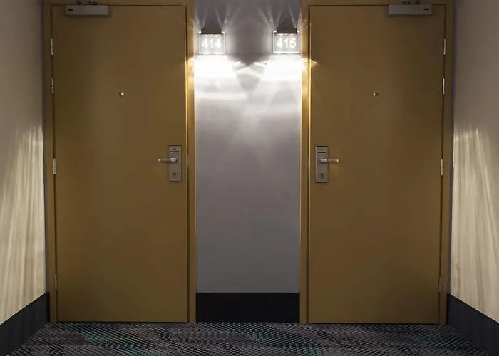 Отель Hestia Seaport 3*